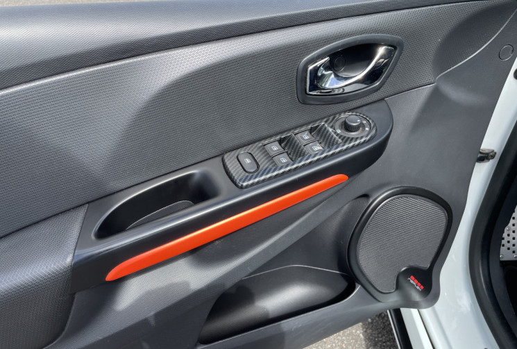 Renault Clio IV 1.6 16V TURBO EDC 6 200 CV 