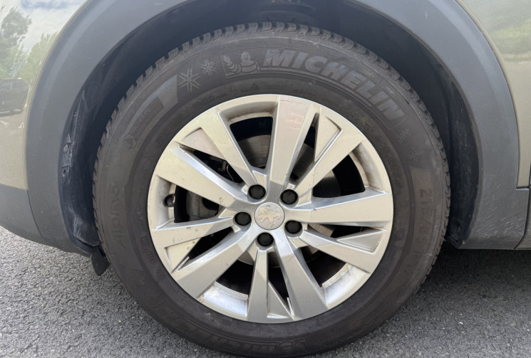 Peugeot 5008 1.2 130 CH / 7 PLACES / CAMERA / CARPLAY