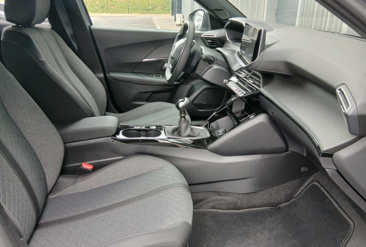 Peugeot 2008  Phase 2 1.2 THP ALLURE / SEULEMENT 700 KMS !!!