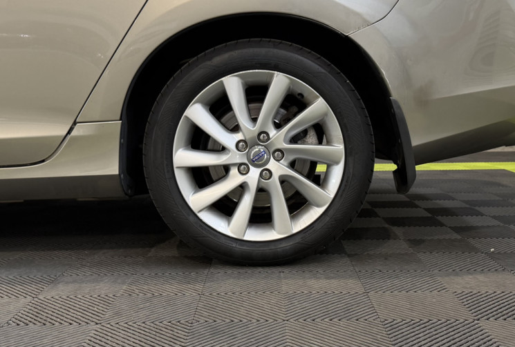 Volvo V60 Momentum + Attelage - Suivi d’entretien complet