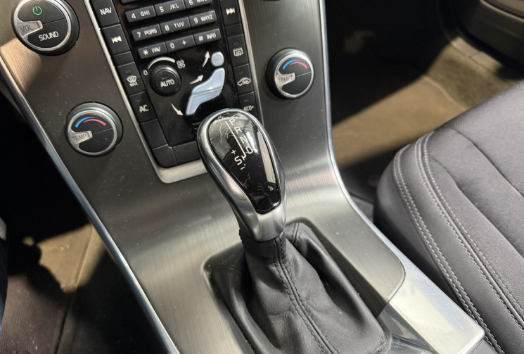 Volvo V60 Momentum + Attelage - Suivi d’entretien complet