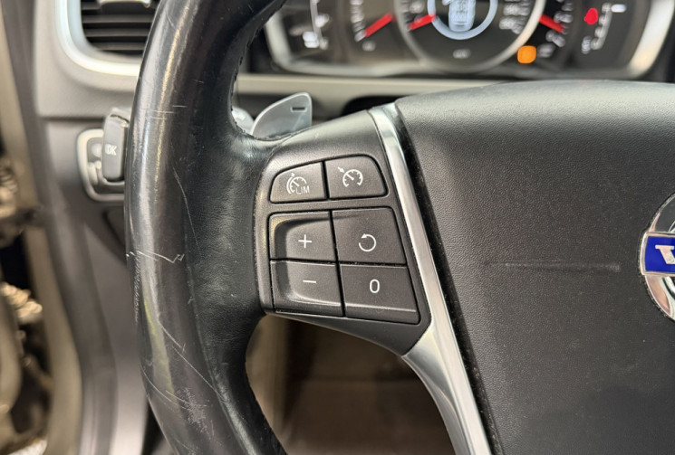 Volvo V60 Momentum + Attelage - Suivi d’entretien complet