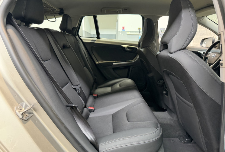 Volvo V60 Momentum + Attelage - Suivi d’entretien complet