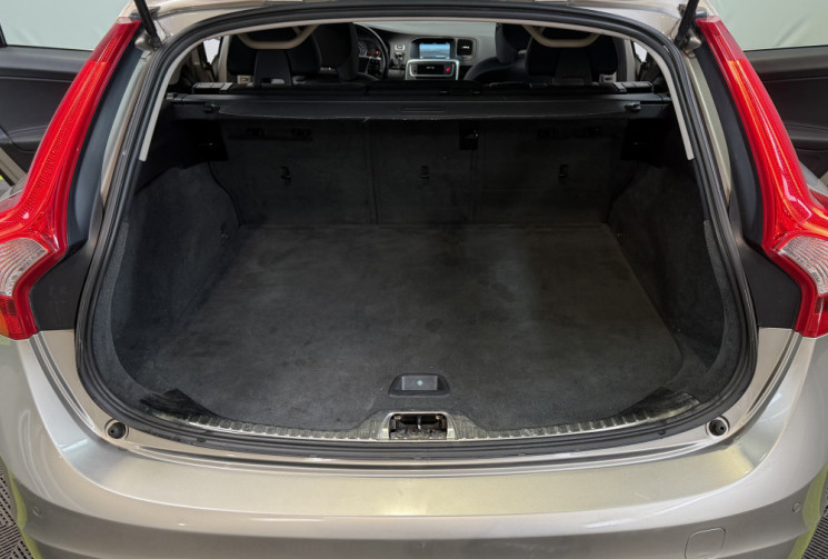 Volvo V60 Momentum + Attelage - Suivi d’entretien complet