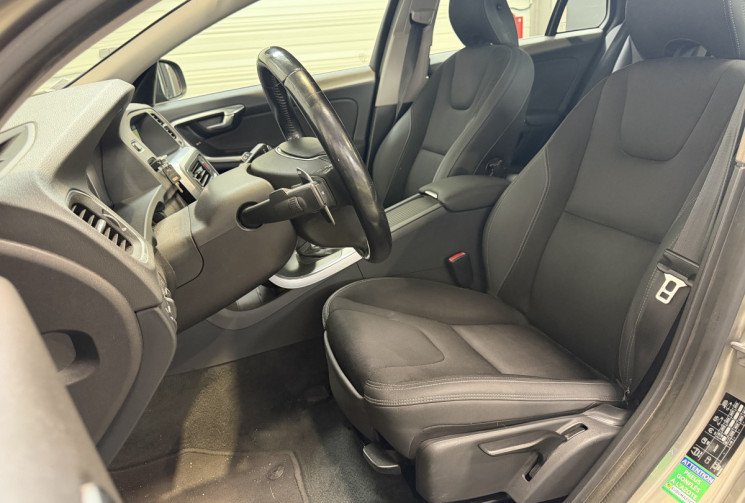 Volvo V60 Momentum + Attelage - Suivi d’entretien complet