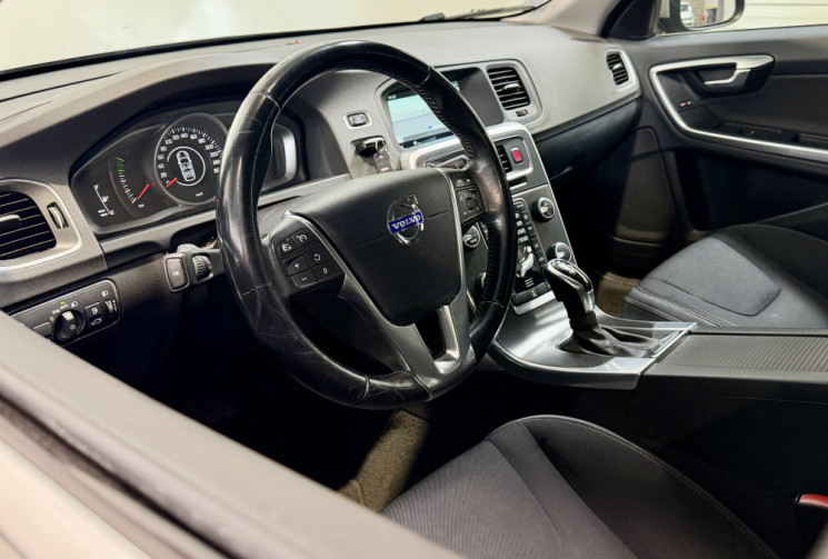 Volvo V60 Momentum + Attelage - Suivi d’entretien complet