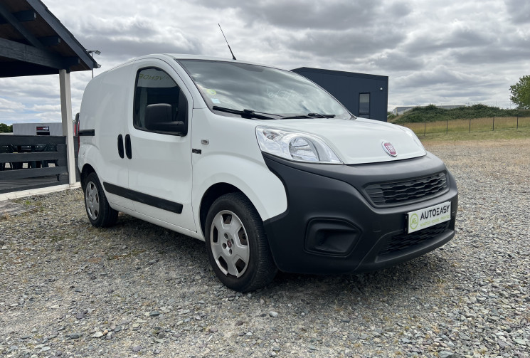 FIAT FIORINO 1.3 MultiJet 95 / Attelage / Porte latérale / Radio Bluetooth / Climatisation
