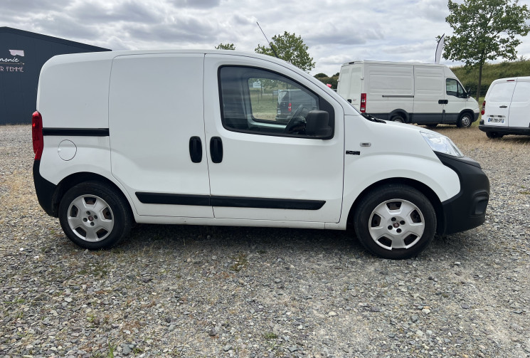 FIAT FIORINO 1.3 MultiJet 95 / Attelage / Porte latérale / Radio Bluetooth / Climatisation