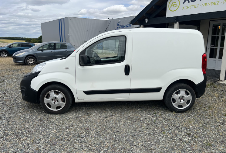 FIAT FIORINO 1.3 MultiJet 95 / Attelage / Porte latérale / Radio Bluetooth / Climatisation