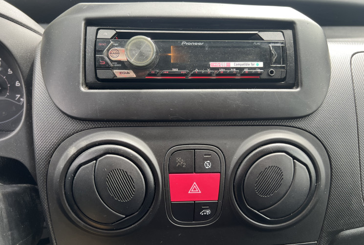 FIAT FIORINO 1.3 MultiJet 95 / Attelage / Porte latérale / Radio Bluetooth / Climatisation