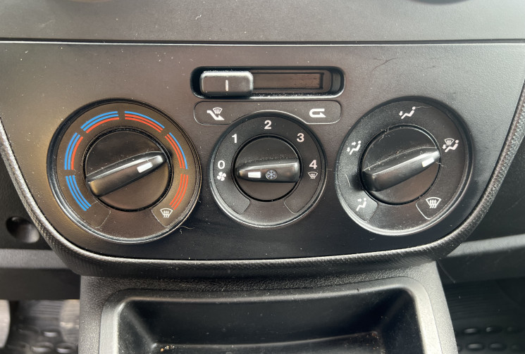 FIAT FIORINO 1.3 MultiJet 95 / Attelage / Porte latérale / Radio Bluetooth / Climatisation