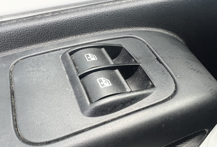 FIAT FIORINO 1.3 MultiJet 95 / Attelage / Porte latérale / Radio Bluetooth / Climatisation