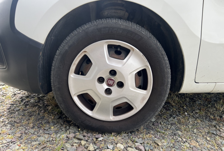 FIAT FIORINO 1.3 MultiJet 95 / Attelage / Porte latérale / Radio Bluetooth / Climatisation