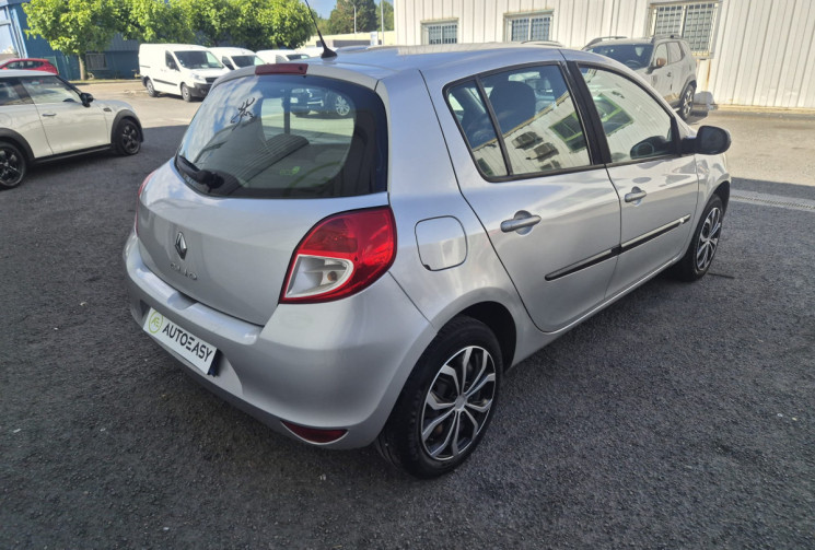 Renault Clio III Phase 2 1.2 I * 75 cv * CARPLAY * GPS * IDEAL JEUNE PERMIS * CLIM *