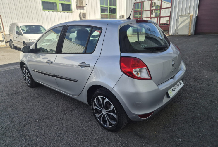 Renault Clio III Phase 2 1.2 I * 75 cv * CARPLAY * GPS * IDEAL JEUNE PERMIS * CLIM *