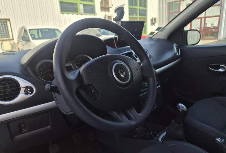 Renault Clio III Phase 2 1.2 I * 75 cv * CARPLAY * GPS * IDEAL JEUNE PERMIS * CLIM *