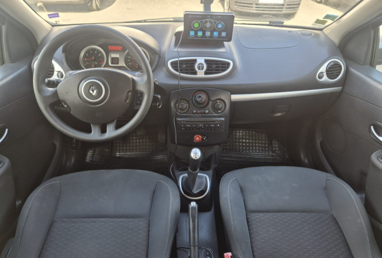Renault Clio III Phase 2 1.2 I * 75 cv * CARPLAY * GPS * IDEAL JEUNE PERMIS * CLIM *