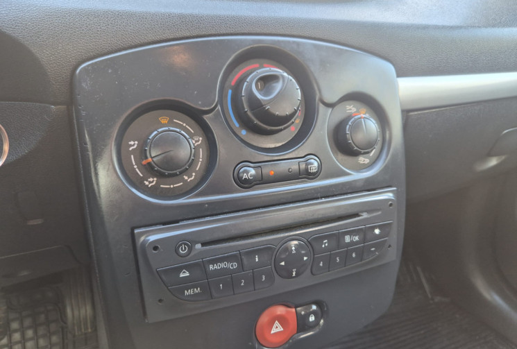 Renault Clio III Phase 2 1.2 I * 75 cv * CARPLAY * GPS * IDEAL JEUNE PERMIS * CLIM *