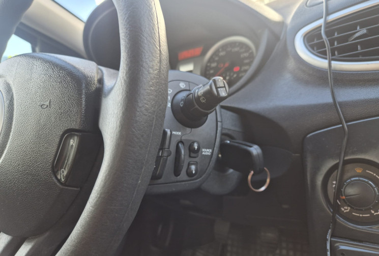 Renault Clio III Phase 2 1.2 I * 75 cv * CARPLAY * GPS * IDEAL JEUNE PERMIS * CLIM *