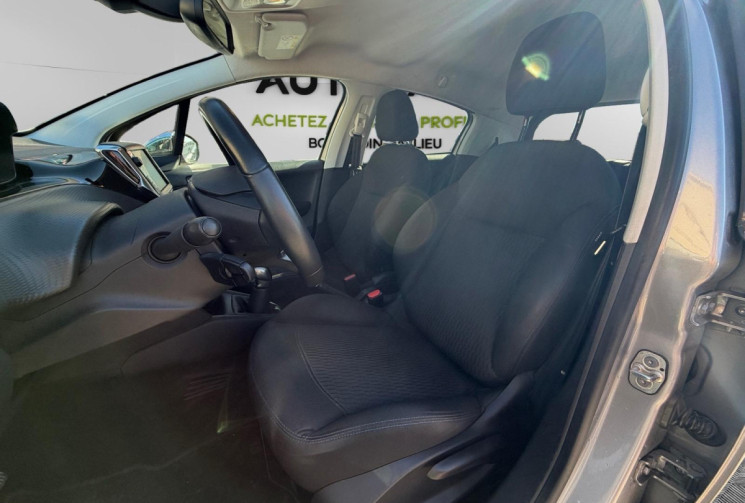 Peugeot 208 1.2 / 82 CH / SIGNATURE / DISTRIB A JOUR