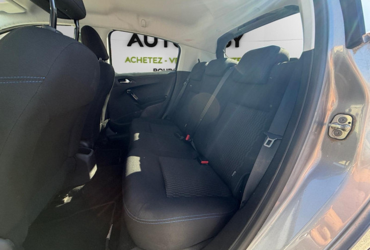 Peugeot 208 1.2 / 82 CH / SIGNATURE / DISTRIB A JOUR