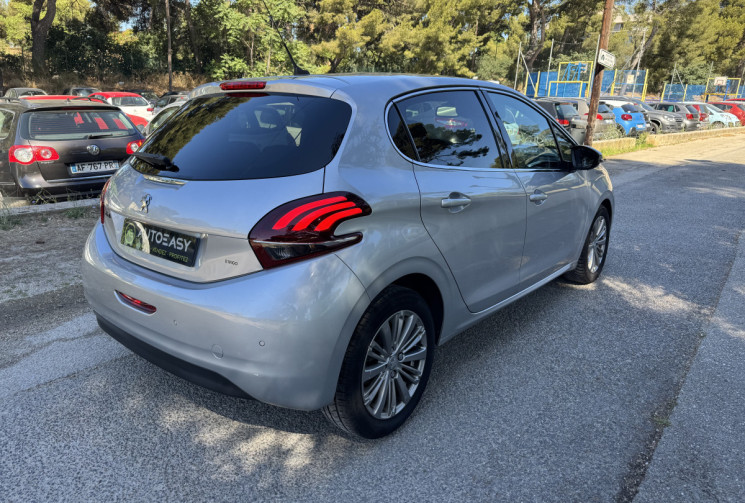 Peugeot 208 PEUGEOT 208 Phase 2 5 Portes 1.2 THP Puretech 110CH ALLURE / DISTRIBUTION A JOURS 