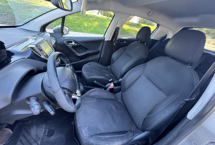 Peugeot 208 PEUGEOT 208 Phase 2 5 Portes 1.2 THP Puretech 110CH ALLURE / DISTRIBUTION A JOURS 