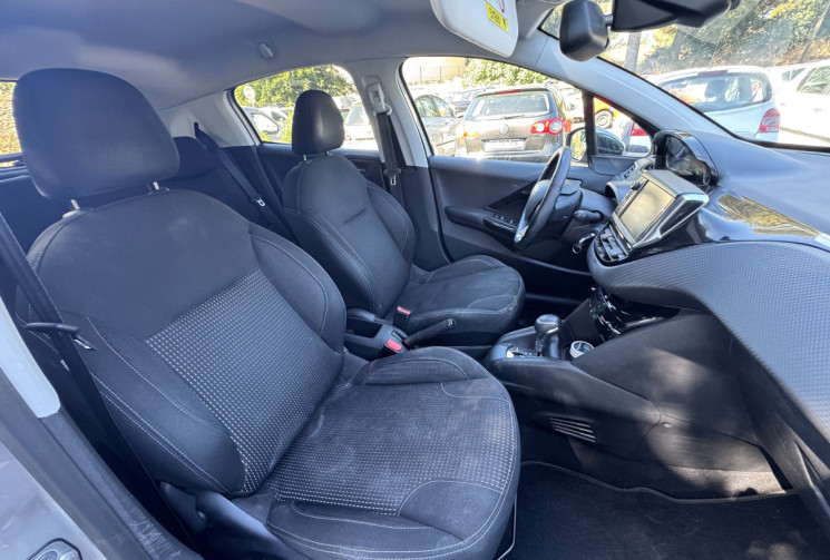 Peugeot 208 PEUGEOT 208 Phase 2 5 Portes 1.2 THP Puretech 110CH ALLURE / DISTRIBUTION A JOURS 
