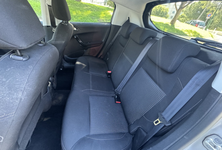 Peugeot 208 PEUGEOT 208 Phase 2 5 Portes 1.2 THP Puretech 110CH ALLURE / DISTRIBUTION A JOURS 