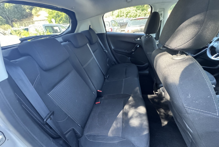 Peugeot 208 PEUGEOT 208 Phase 2 5 Portes 1.2 THP Puretech 110CH ALLURE / DISTRIBUTION A JOURS 