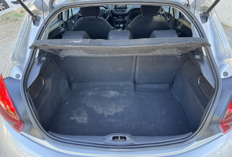 Peugeot 208 Phase 2 5 Portes 1.2 110CH ALLURE / DISTRIBUTION A JOURS 