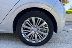 Peugeot 208 Phase 2 5 Portes 1.2 110CH ALLURE / DISTRIBUTION A JOUR 