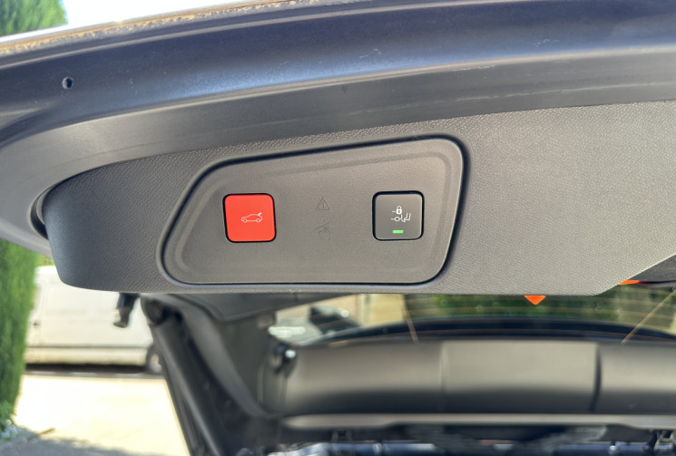 Peugeot 3008 1.2 Hybrid e-DSC6 136 ch / SUIVI PEUGEOT 100% 