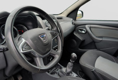 Dacia Duster TCE 125 cv 4wd 4X4 black touch / attelage / camera / clim / regulateur / gps / Bluetoot