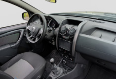 Dacia Duster TCE 125 cv 4wd 4X4 black touch / attelage / camera / clim / regulateur / gps / Bluetoot