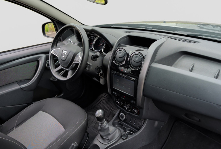 Dacia Duster TCE 125 cv 4wd 4X4 black touch / attelage / camera / clim / regulateur / gps / Bluetoot