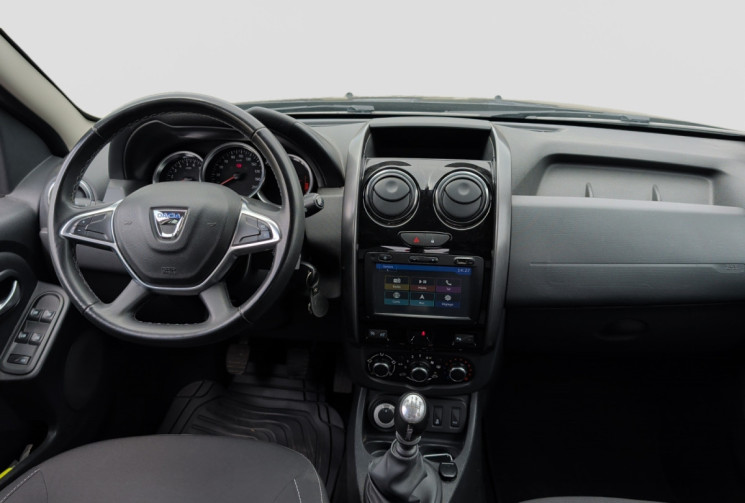 Dacia Duster TCE 125 cv 4wd 4X4 black touch / attelage / camera / clim / regulateur / gps / Bluetoot