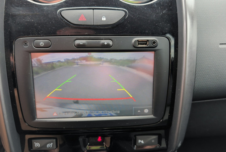 Dacia Duster TCE 125 cv 4wd 4X4 black touch / attelage / camera / clim / regulateur / gps / Bluetoot