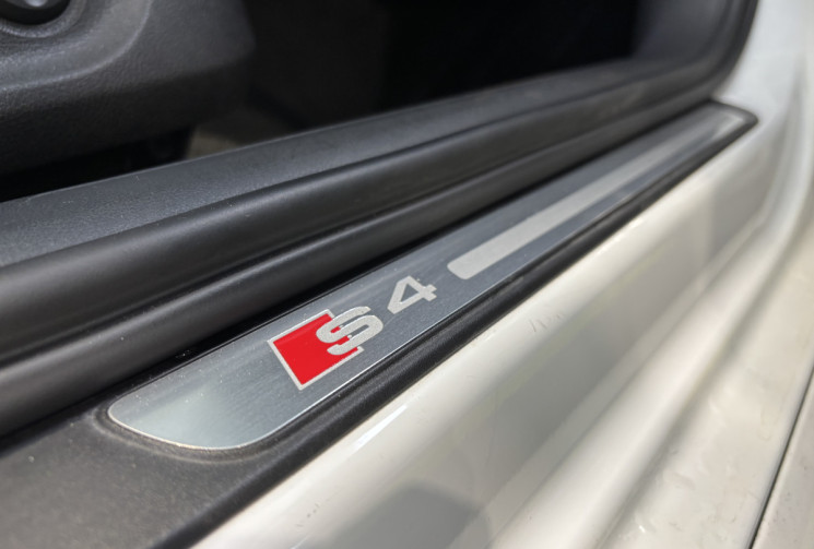 Audi S4 Avant B8 3.0 V6 TFSI 333 ch Quattro S tronic 7 Import Japon