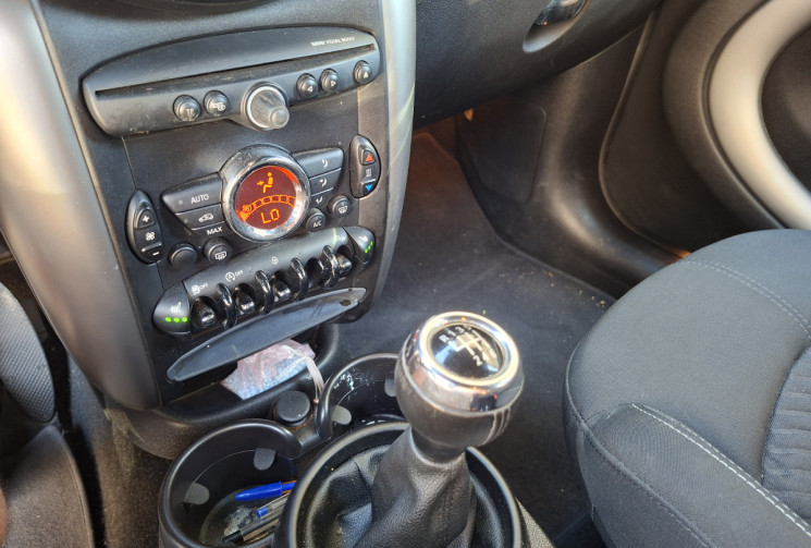 Mini Countryman COOPER 1.6i 122 CH BVM6