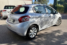 Peugeot 208 1.0 Vti 68cv LIKE 5p / Distribution récente /