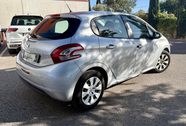 Peugeot 208 1.0 Vti 68cv LIKE 5p / Distribution récente /