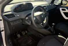 Peugeot 208 1.0 Vti 68cv LIKE 5p / Distribution récente /