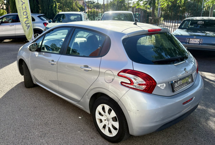 Peugeot 208 1.0 Vti 68cv LIKE 5p / Distribution récente /