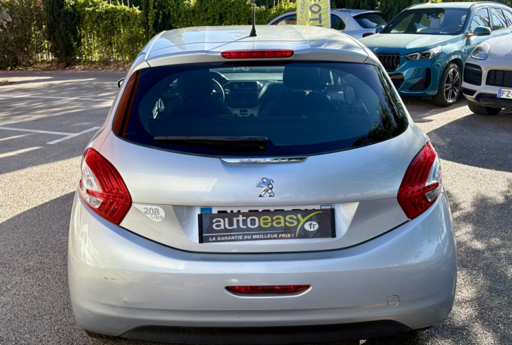 Peugeot 208 1.0 Vti 68cv LIKE 5p / Distribution récente /