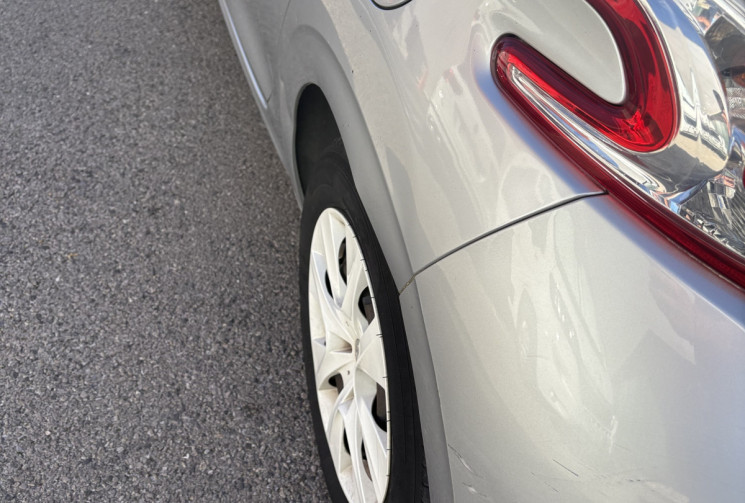 Peugeot 208 1.0 Vti 68cv LIKE 5p / Distribution récente /