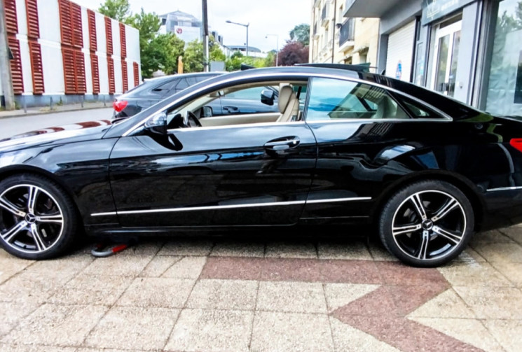 Mercedes Classe E Coupé 500 / 5.5 / V8 / SUIVI Mercedes /  7G-Tronic  / 388cv