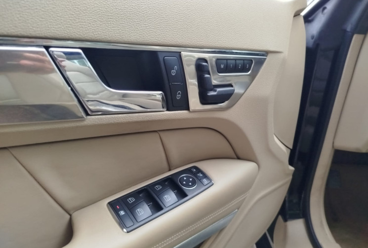 Mercedes Classe E Coupé 500 / 5.5 V8 7G-Tronic 388cv / SUIVI Mercedes