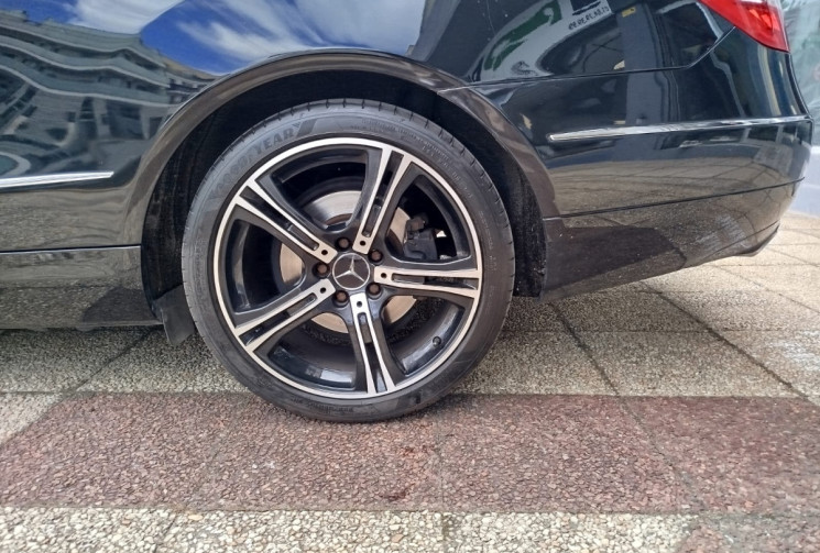 Mercedes Classe E Coupé 500 / 5.5 / V8 / SUIVI Mercedes /  7G-Tronic  / 388cv
