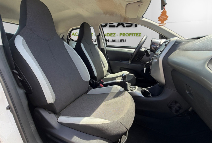 Toyota Aygo 1.0 / 69 CH / X-PLAY / CLIM